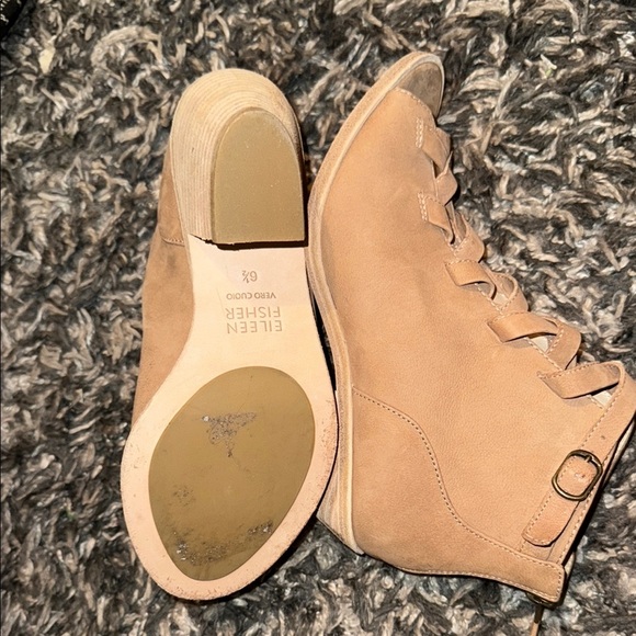 Eileen Fisher Tan Suede Sandals with Peep-Toe Design - Picture 4 of 11